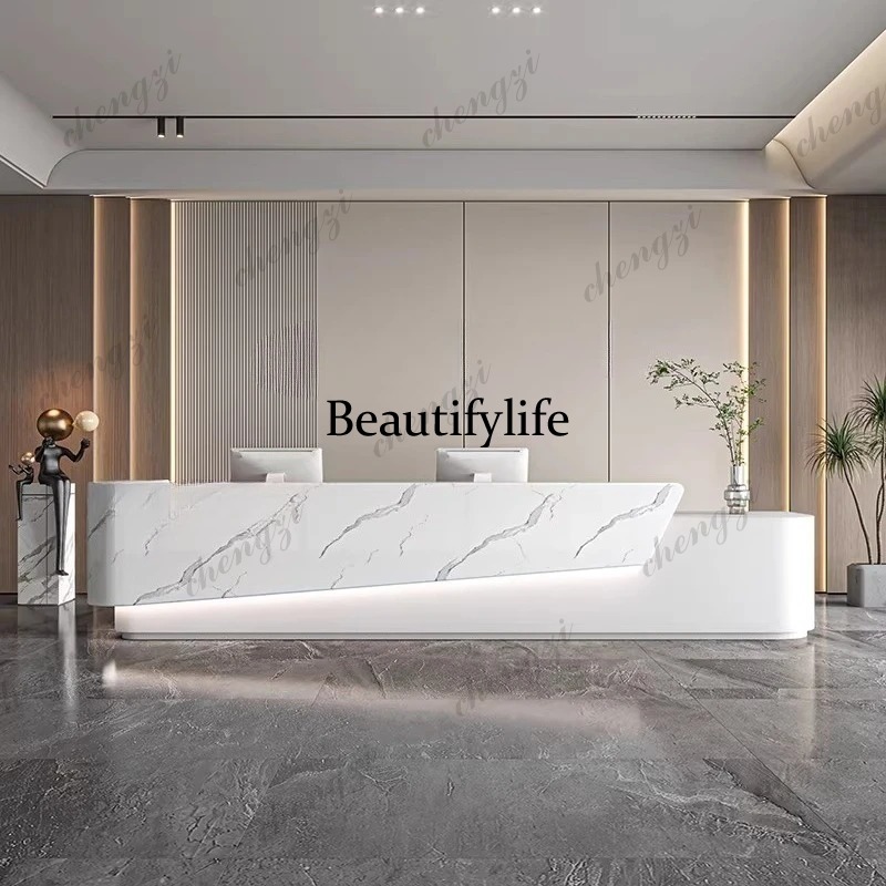 Office Furniture Company - Biurka recepcyjne PPP dla nowoczesnych firm,