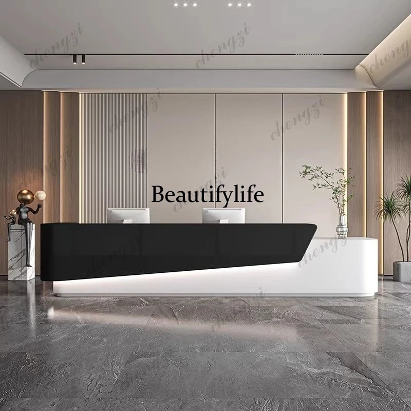 Biurka recepcyjne PPP dla nowo – Office Furniture Company recenzja i cena